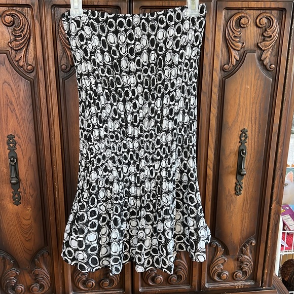 *Like New* Cute Skirt/Sleeveless Top Outfit-Small - Picture 3 of 10
